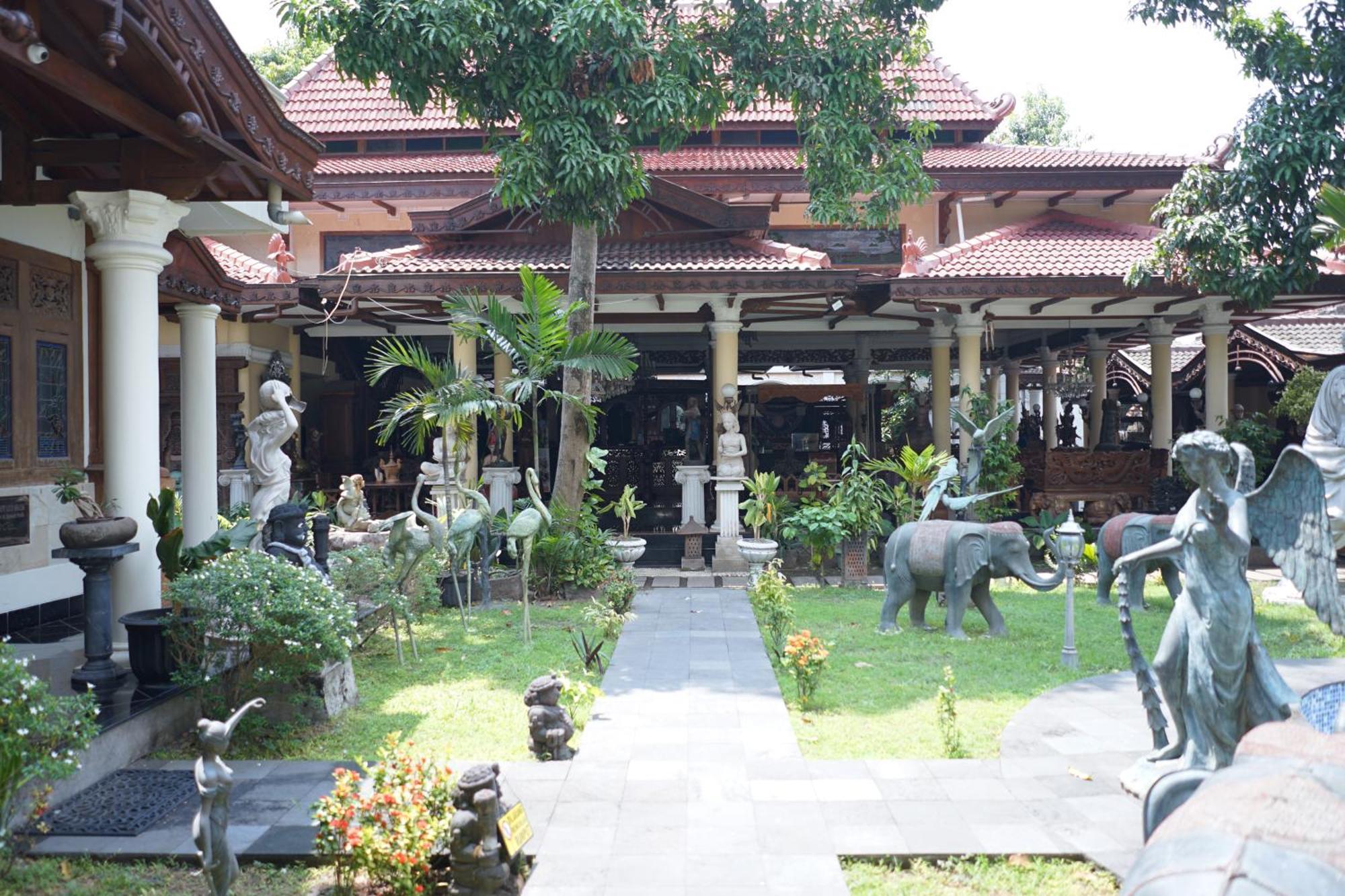 Rumah Pesik Art & Heritage Hotel Gondowulung Exteriör bild