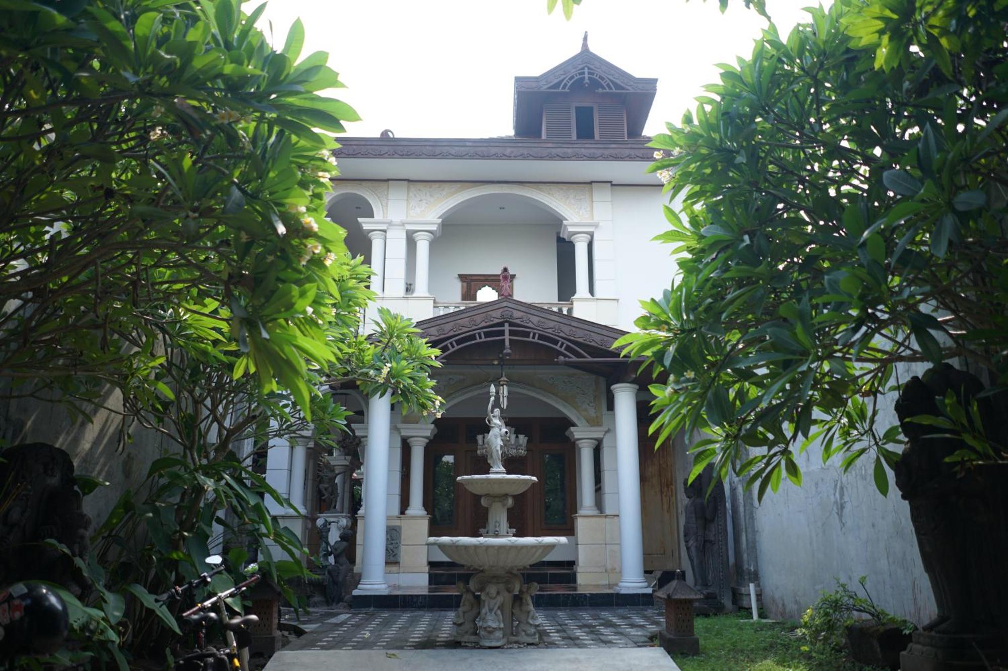 Rumah Pesik Art & Heritage Hotel Gondowulung Exteriör bild